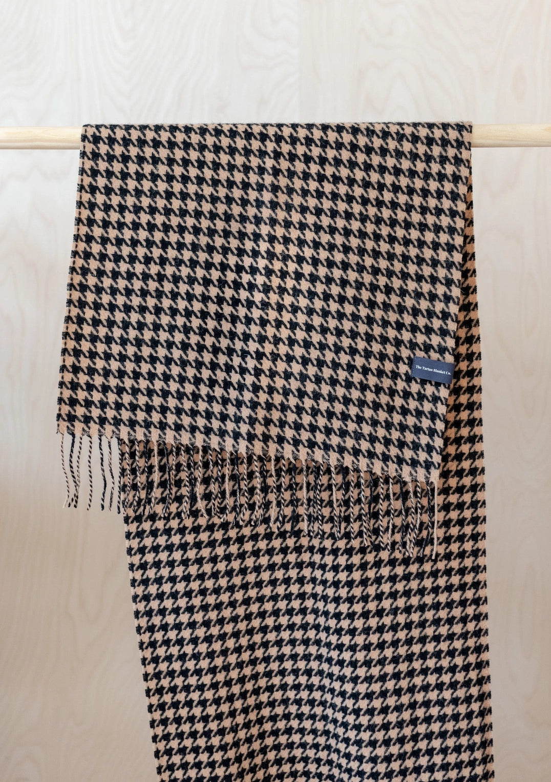 Lambswool Oversized Scarf in Camel Houndstooth