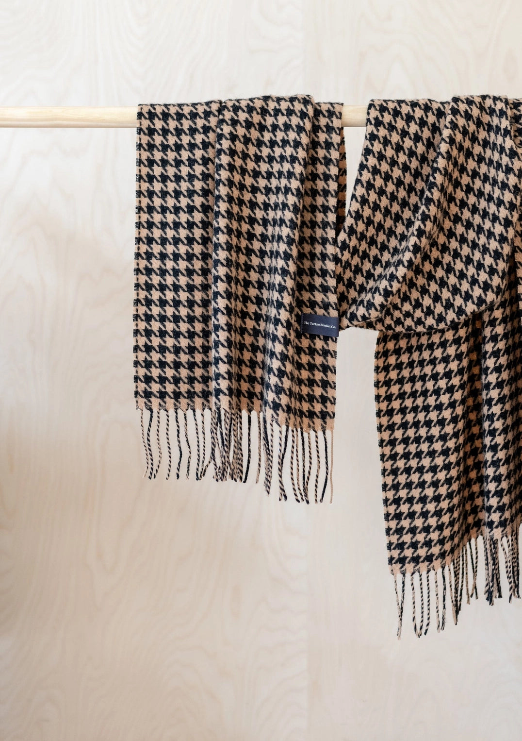 Lambswool Oversized Scarf in Camel Houndstooth